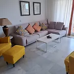 Golden Mile Penthouse, Pool-Parking, 5Min Beach!