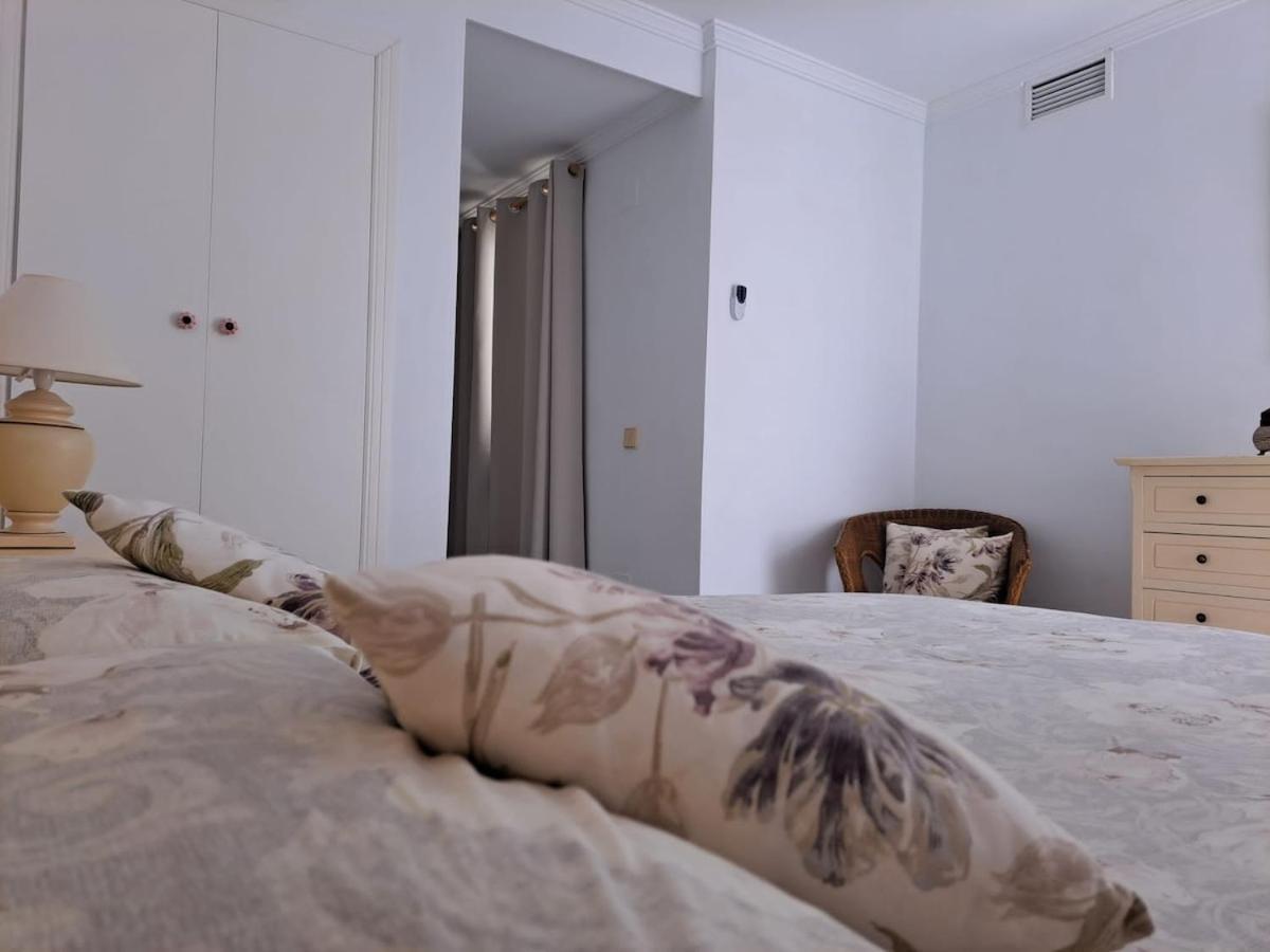 Golden Mile Penthouse, Pool-parking, 5min Beach! * Marbella