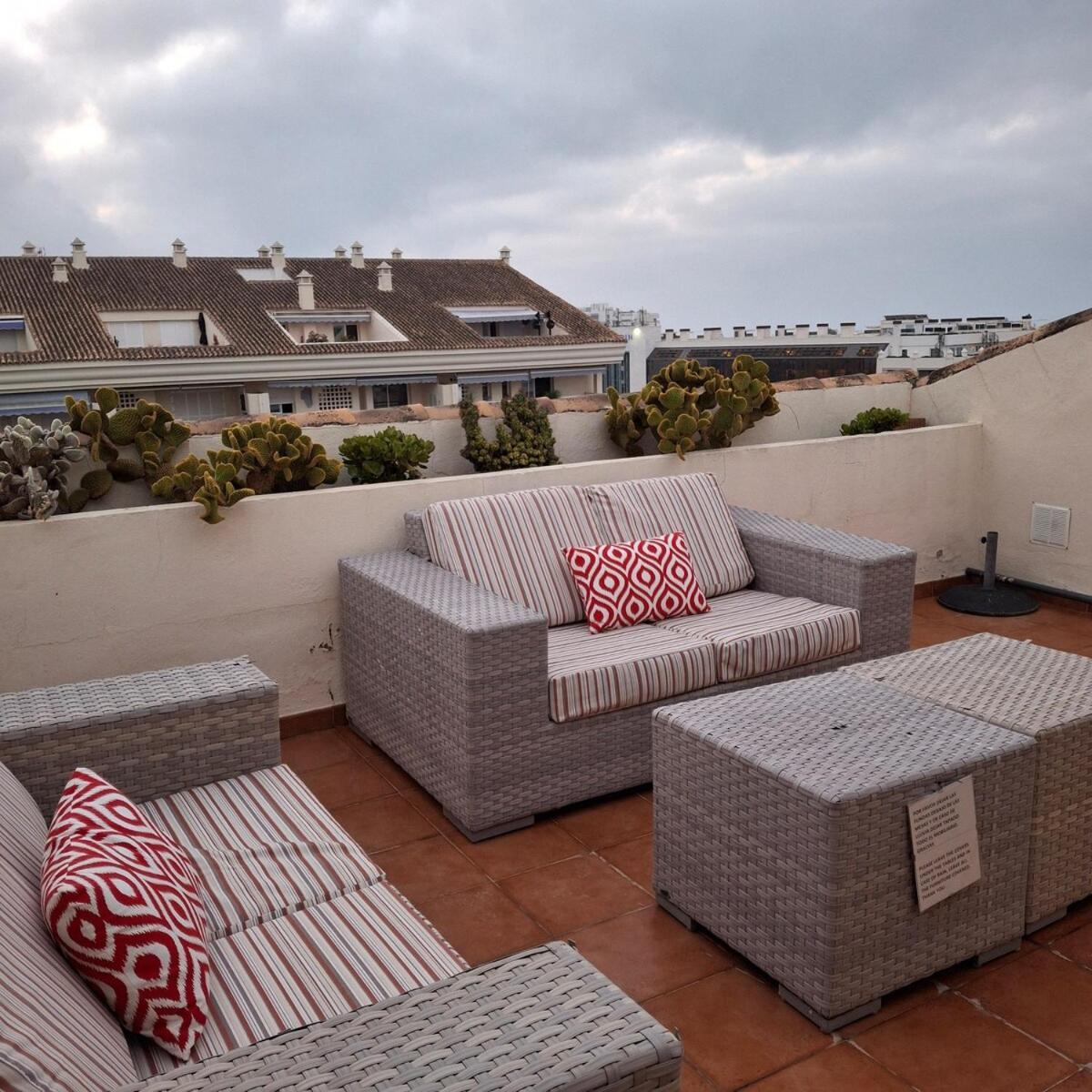 Apartamento Golden Mile Penthouse, Pool-parking, 5min Beach! *