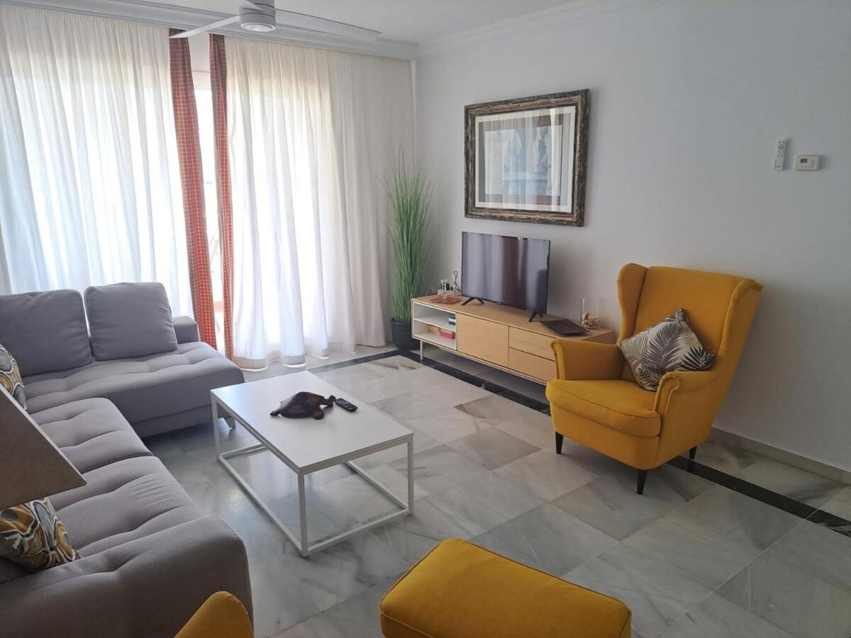Golden Mile Penthouse, Pool-parking, 5min Beach! * Marbella