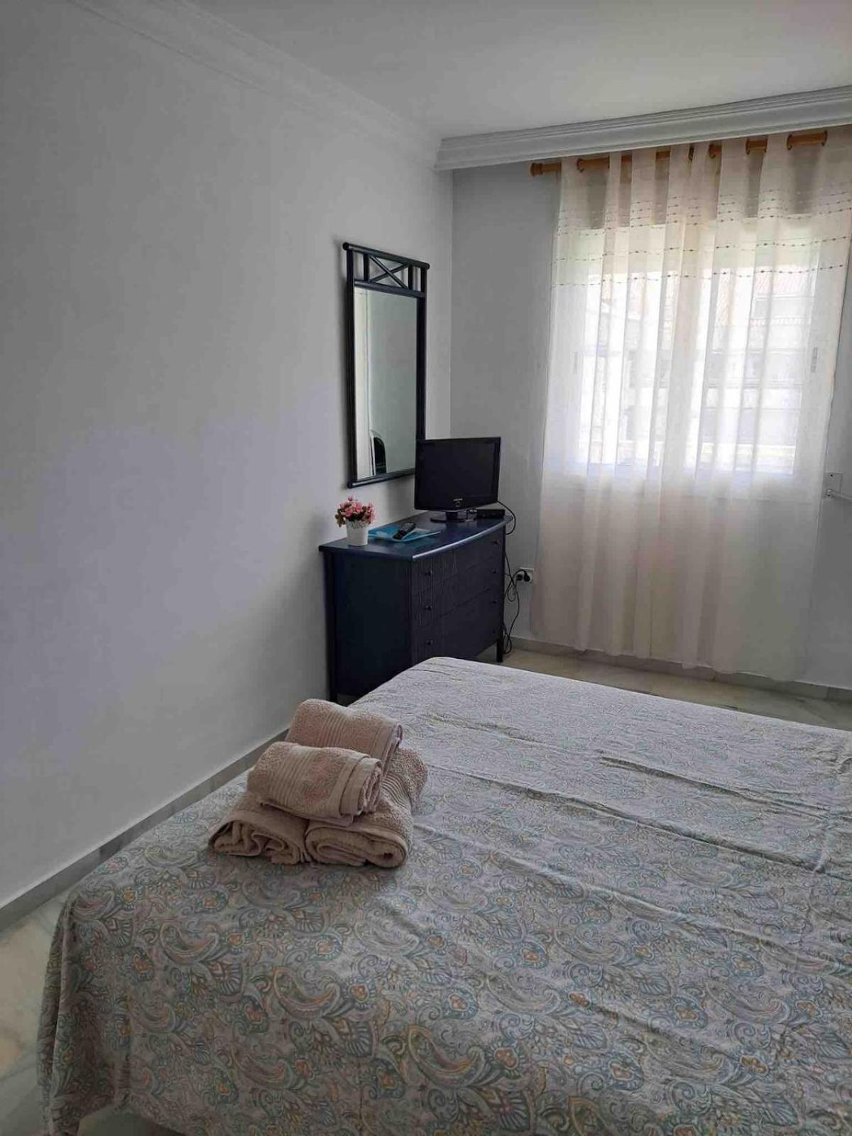 Golden Mile Penthouse, Pool-parking, 5min Beach! *