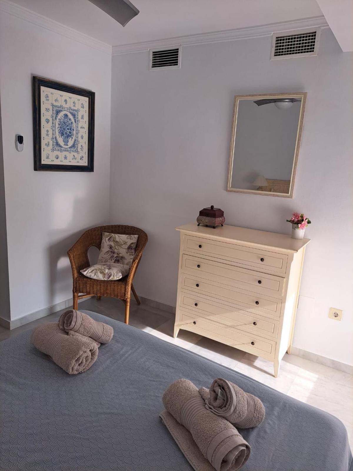 Golden Mile Penthouse, Pool-parking, 5min Beach! Marbella