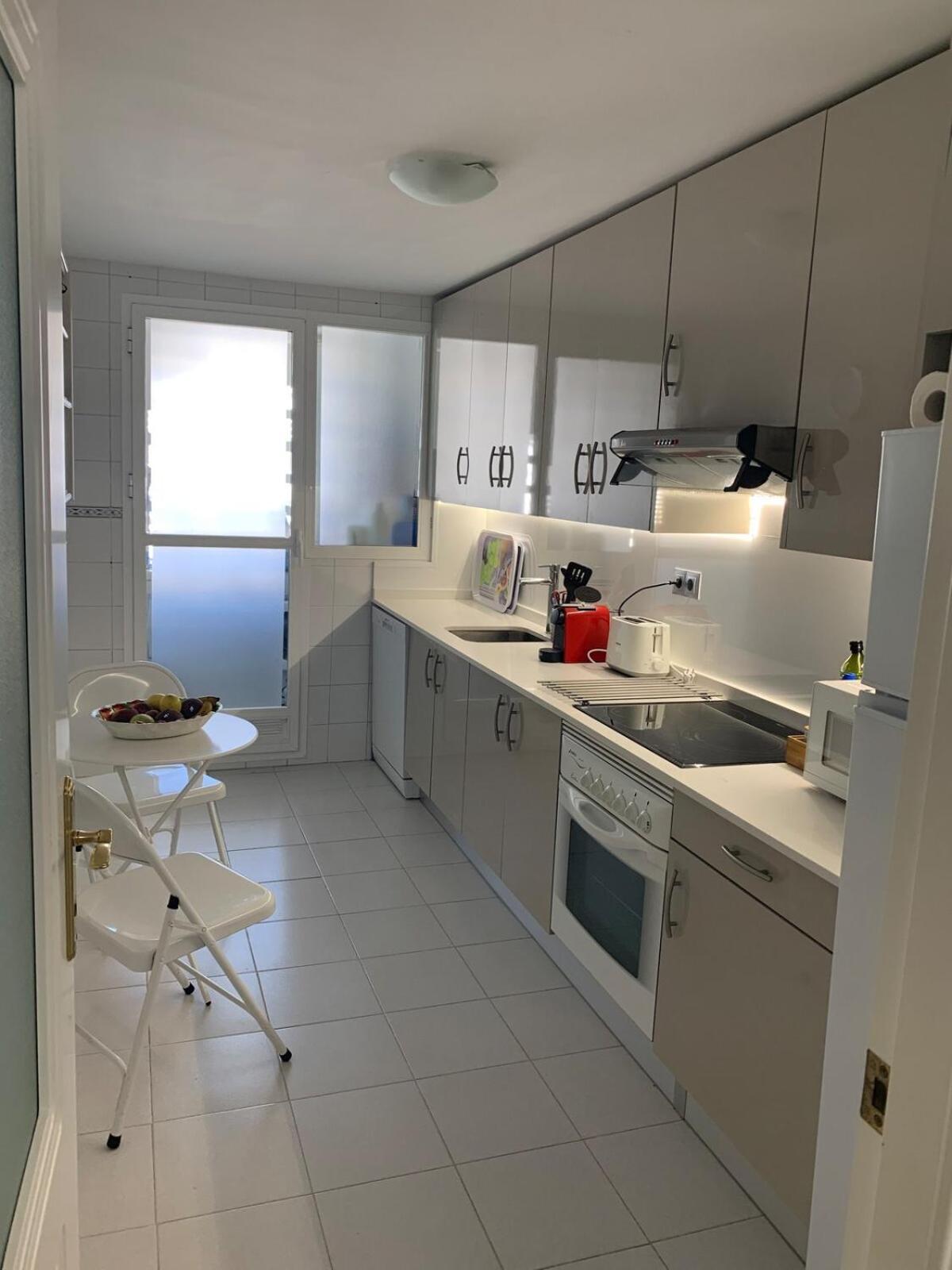 Golden Mile Penthouse, Pool-parking, 5min Beach! * Marbella